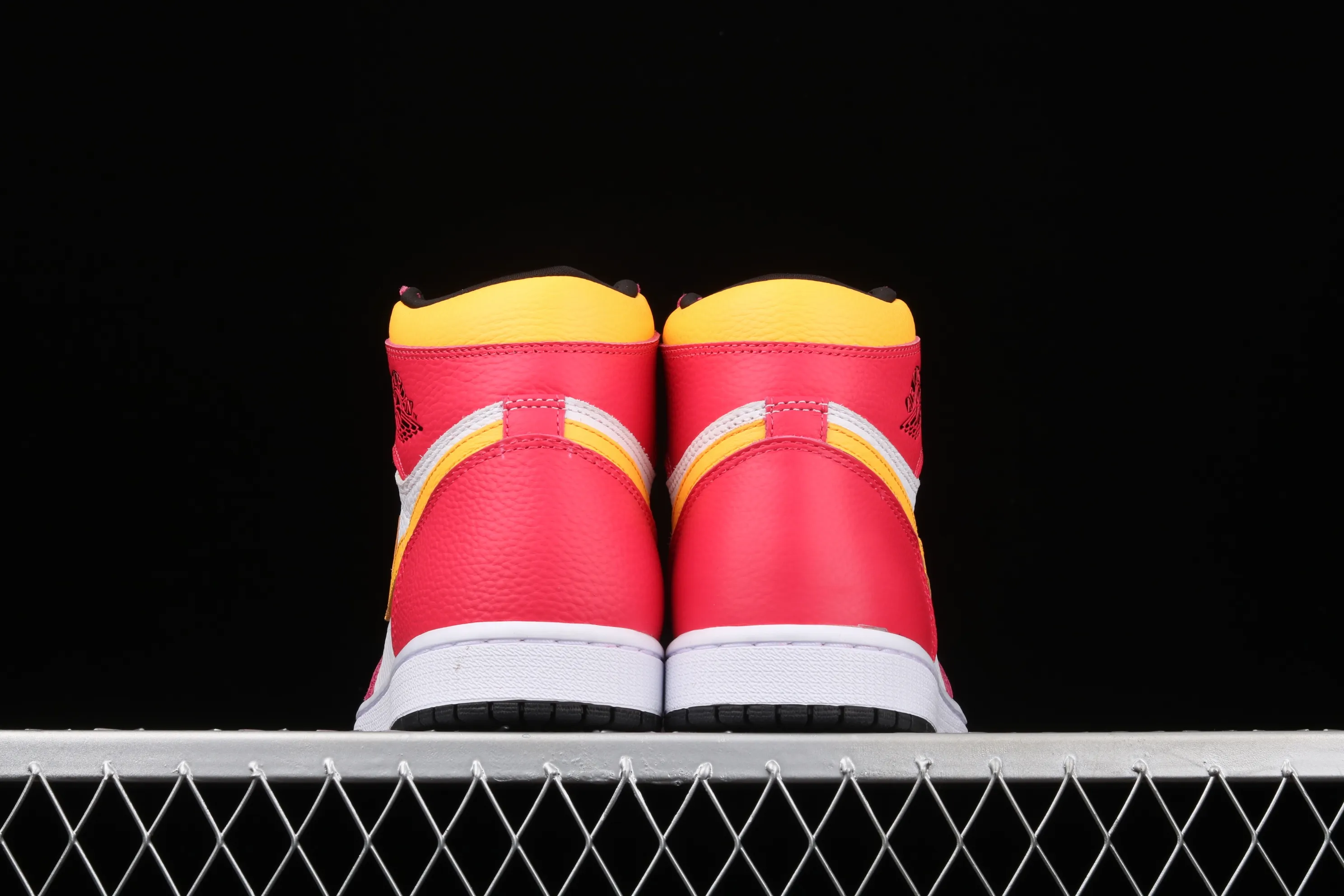 All categories Air Jordan Jordan series basketball shoes Air Jordan 1 High X version Air Jordan 1 "Sail/University Red" AJ1 Joe 1 Olympic white and red high-top basketball shoes 555088-603